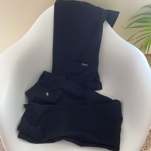 FIGS Black Scrub Set